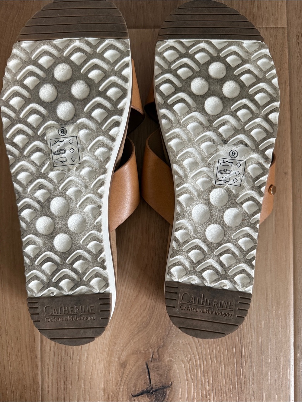 Catherine Malandrino Tan Crossover Slide Sandals - Picture 4 of 4